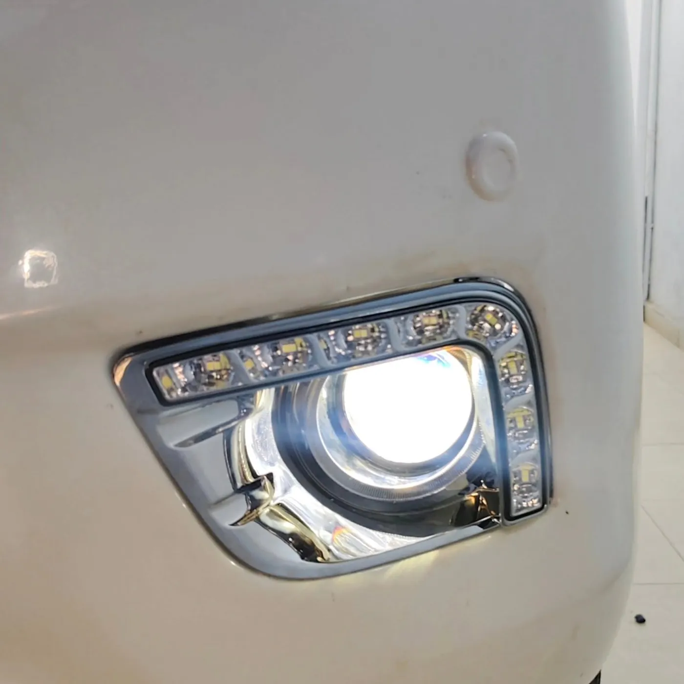 Fog lamp with LED surround on a Toyota Prado